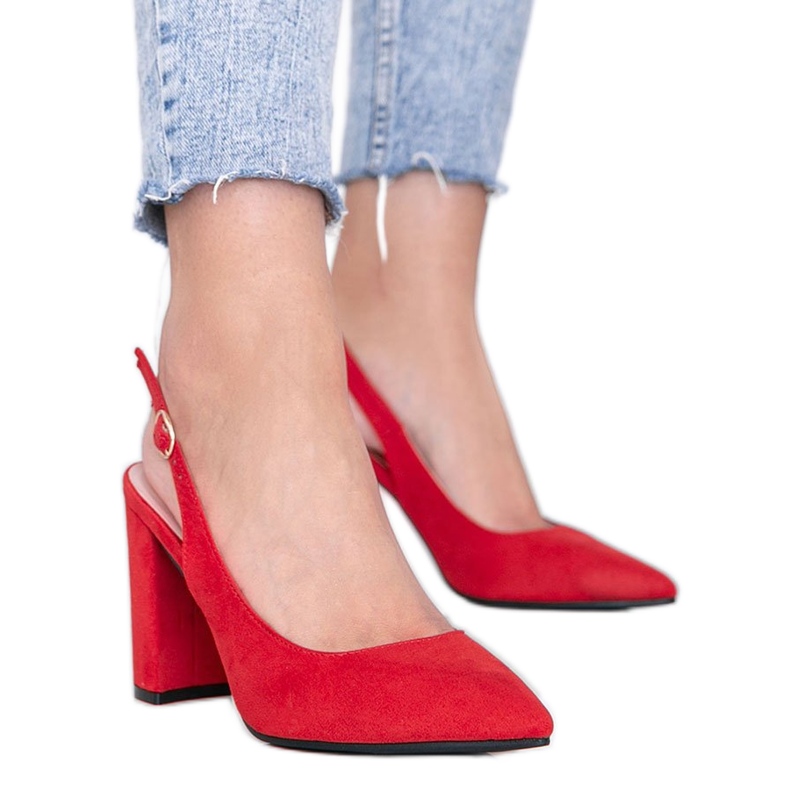 Rote Pumps am Pho-Post