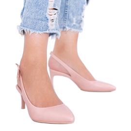 Pinke Pumps an einer Anstecknadel von Elen rosa