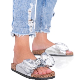 BM Silberne Pantoffeln mit Norris-Schleife silber-