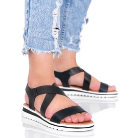 Schwarze Sandalen auf dicker Irony-Sohle