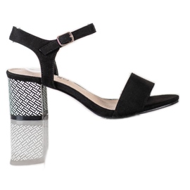 Goodin Bequeme Sandalen an einer Bar weiß schwarz