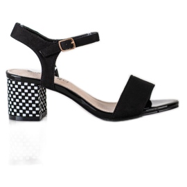 Goodin Bequeme Sandalen an einer Bar weiß schwarz