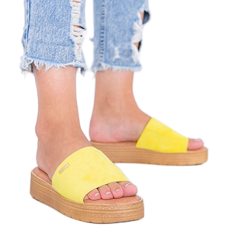 Gelbe Pantoffeln auf der Dr. Martin