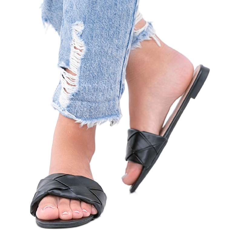 Schwarze Hausschuhe mit geflochtenem Iren-Obermaterial