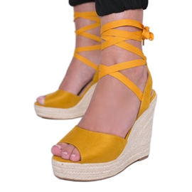Senffarbene Espadrilles auf Jessies Wedge gelb