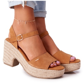 Big Star Sandalen auf hohem Absatz mit einem geflochtenen großen Stern HH274394 Camel braun