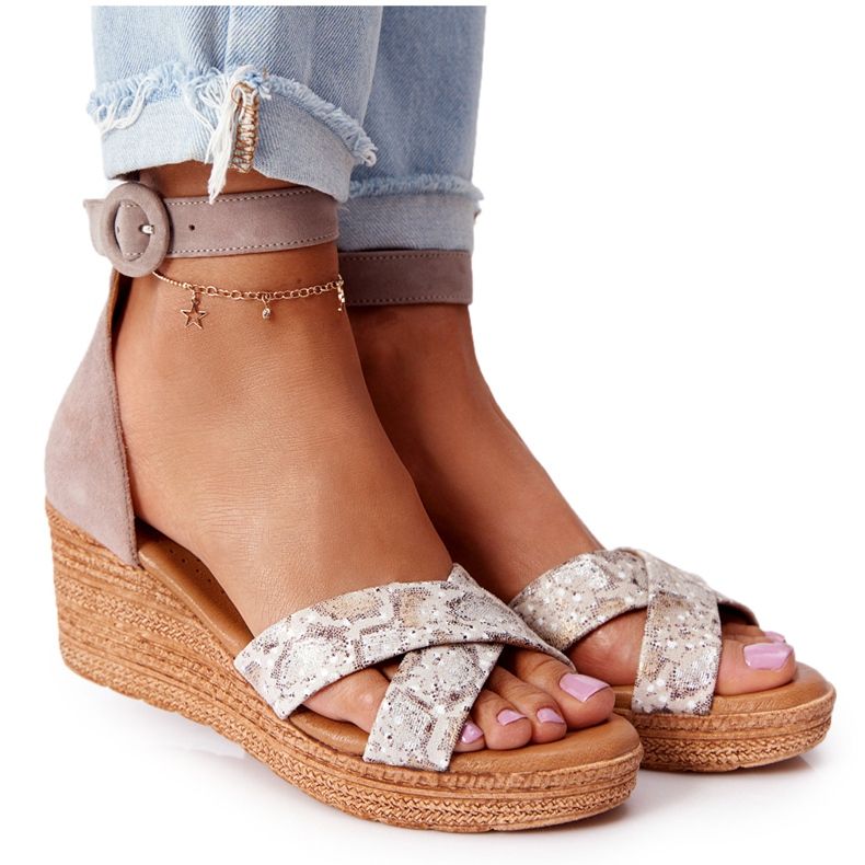 Keilsandalen aus Wildleder Maciejka 04565-04 Beige-Gold