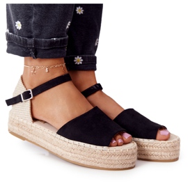 Schwarze Megara Schwarze Sandalen auf der geflochtenen Plattform beige