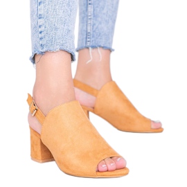 Camel Sandalen auf einem Pfosten mit einem Blubbery-Obermaterial braun