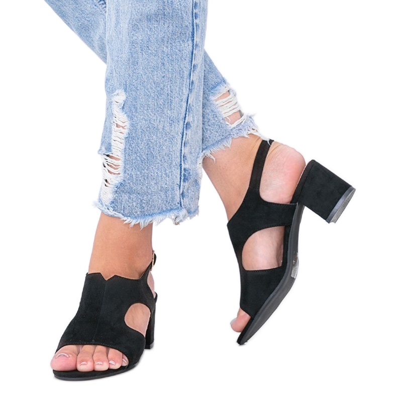 Schwarze Sandalen auf niedrigem Buenna-Pfosten