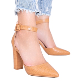 Camel Pumps am Pfosten im Glamour-Krokodilleder-Muster braun