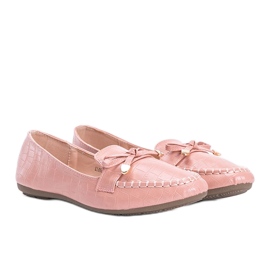 Rosa Mokassins im Krokodilledermuster von Miriam