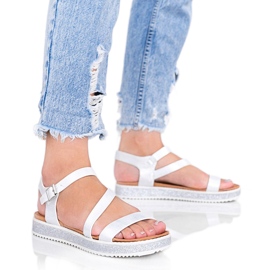 Peaches silber glänzende Damensandalen weiß