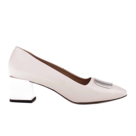 Marco Shoes Pumps mit Metallabsatz und flachem Chromdekor weiß