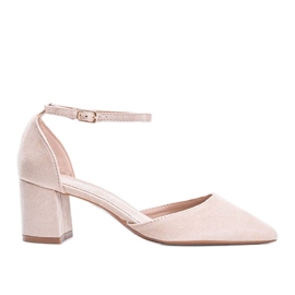 Beige Pumps auf einem niedrigen Gemma-Pfosten