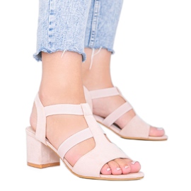 Beige Sandalen auf einem niedrigen Forte-Pfosten