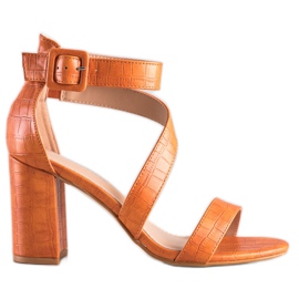 Renda Sandalen an einer Bar mit Öko-Leder orange