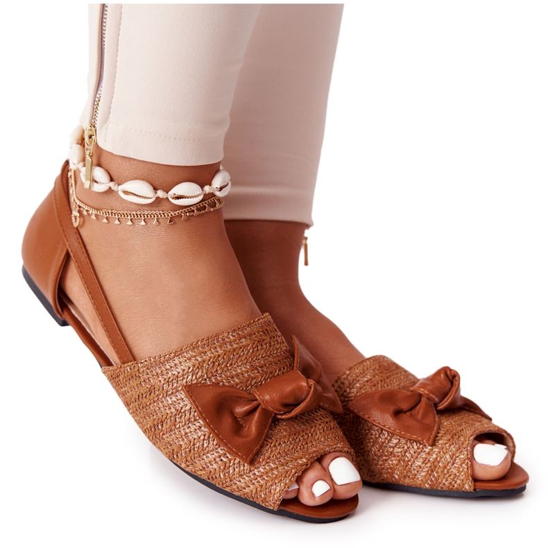 Flache Sandalen mit geflochtenem Lu Boo Camel braun