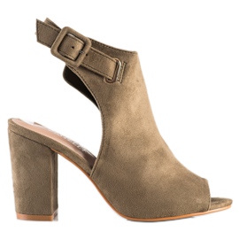 Bestelle Geschlossene Sandalen mit Schnalle grün