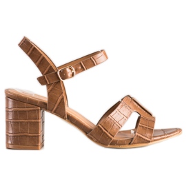 Cm Paris Stilvolle Sandalen an einer Bar braun