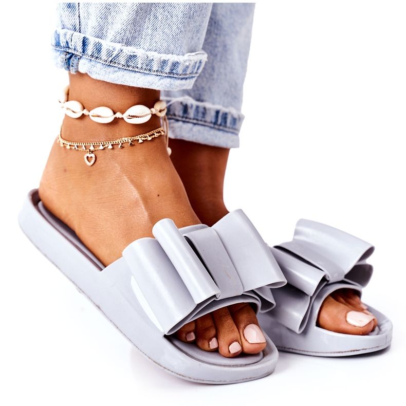 PS1 Gummipantoffeln mit grauer Aprilschleife