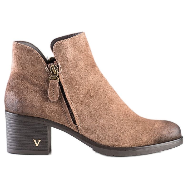 Klassische Stiefel auf dem VINCEZA-Pfosten braun