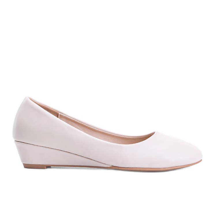 Beige Pumps am niedrigen Keilabsatz von Adiess