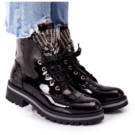 Lackierte warme Arbeiter mit schwarzem Cubic Zirkonia