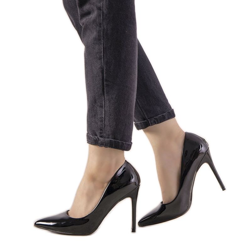 Schwarz lackierte Absätze von Ibiza