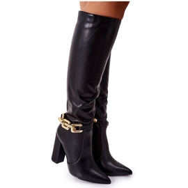 Warme Stiefel an einer Bar mit einer Kette Black Franti schwarz