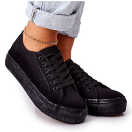 PW1 Sneakers für Damen auf dem schwarzen Skateboard