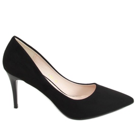 Pumps auf einem schwarzen L502 Black Pin
