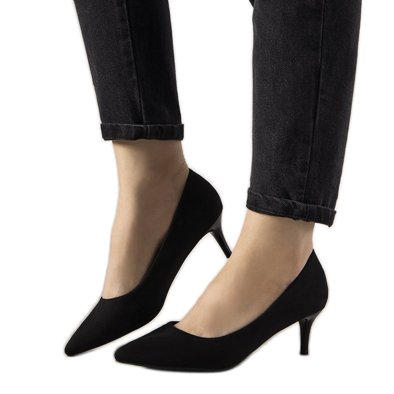 Schwarze Pumps auf niedrigem Absatz von Ferri