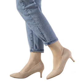 Beige Pumps auf niedrigem Absatz von Ferri