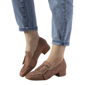 BM Pinke Pumps an einer Säule mit Next-Schnalle rosa