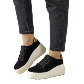 Schwarze Sport-Sneaker mit hoher Rapter-Sohle