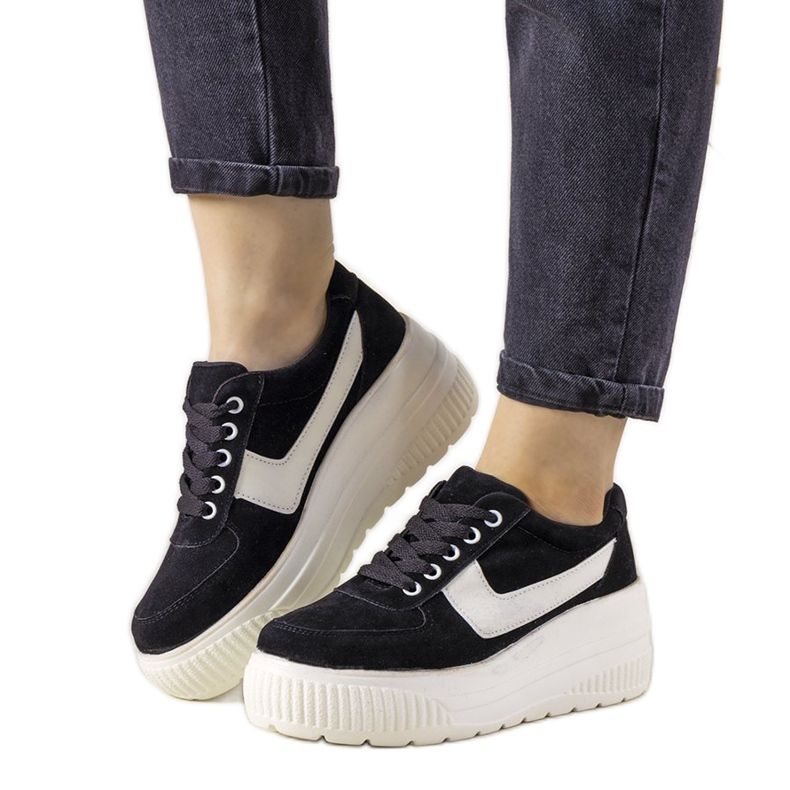 Schwarze Sport-Sneaker mit hoher Chillout-Sohle