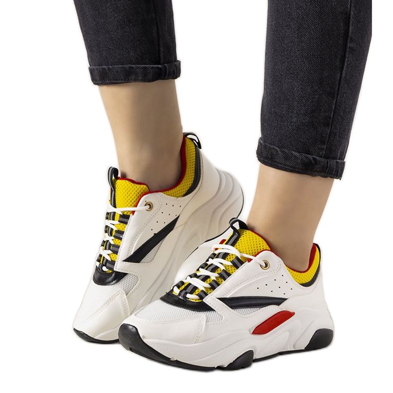 PA1 Stunden weiße Turnschuhe schwarz gelb