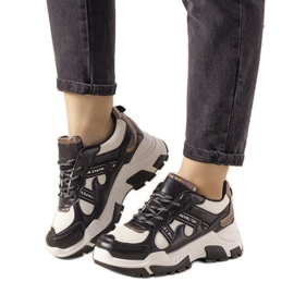 Schwarze Sneaker mit holografischen Allisone-Einsätzen