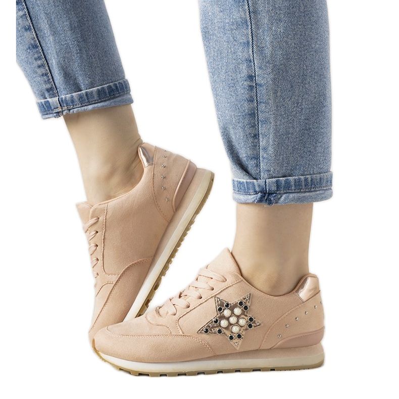 Rosa Sport-Sneaker verziert mit Ruler-Nieten