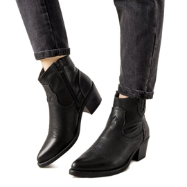 Schwarze Cowboystiefel mit aufgesticktem Mustgrow-Muster