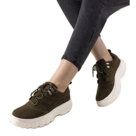 Grüne Sport-Sneaker mit hoher Justika-Sohle