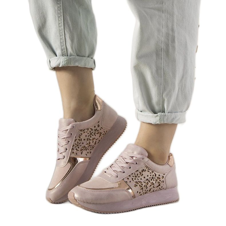 Rosa Sport-Sneaker mit durchbrochenem Festival-Muster