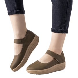 Braune Halbstiefel mit dicker Sohle von Lumen