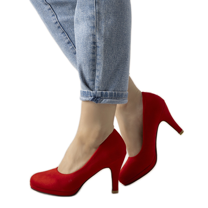 Rote Pumps auf einem Marino-Stiletto-Absatz