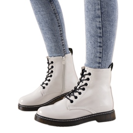 Peve weiß lackierte Damenstiefel