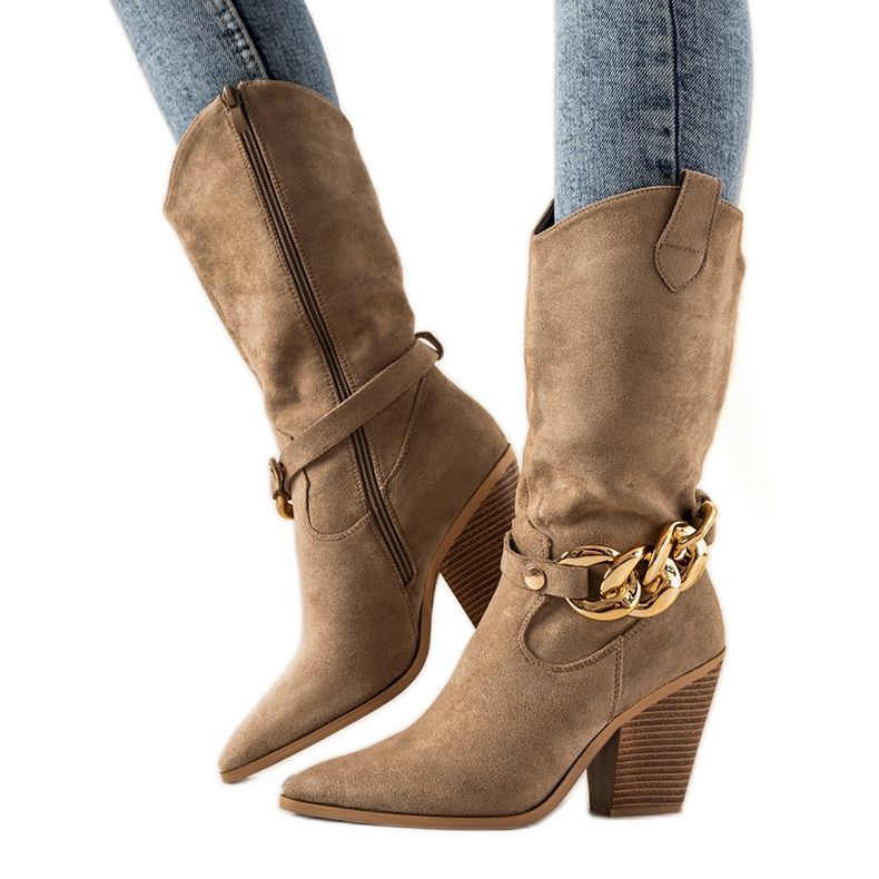 Beige Cowboystiefel auf dem Effie Post khaki