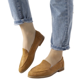 Camel Loafer mit flachem Absatz in der Innenstadt braun