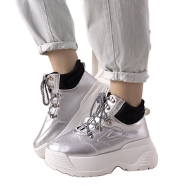 Silberne Sneaker auf hoher Eloquence-Sohle