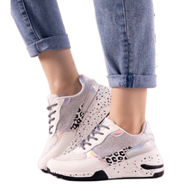 Weiße Sneaker mit holografischen Manitoba-Einsätzen silber-